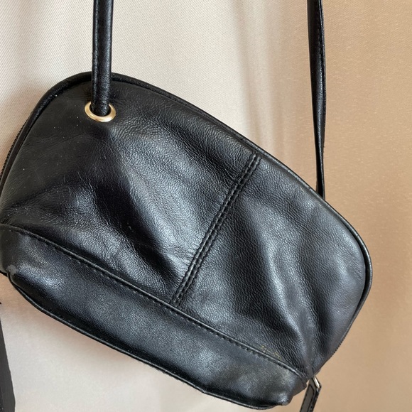 Crossbody run around bag. - Picture 1 of 3